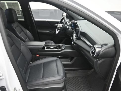 Used 2025 Chevrolet Equinox LT w/ Convenience Package II AWD/4WD image 9