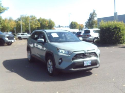 Used 2021 Toyota RAV4 XLE AWD/4WD image 7