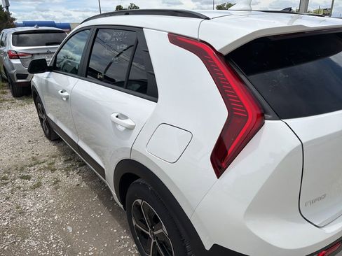 Used 2025 Kia Niro LX FWD image 7