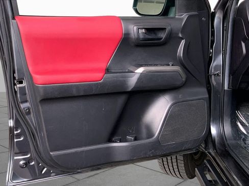 Used 2022 Toyota Tacoma SR5 w/ Technology Package RWD image 22