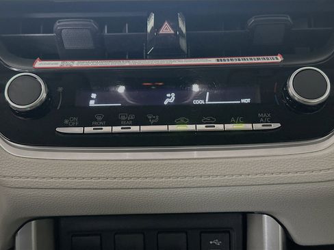 Used 2025 Toyota Corolla Cross L image 22