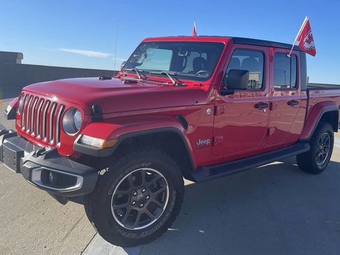 Used 2022 Jeep Gladiator Overland w/ Cold Weather Group image 2