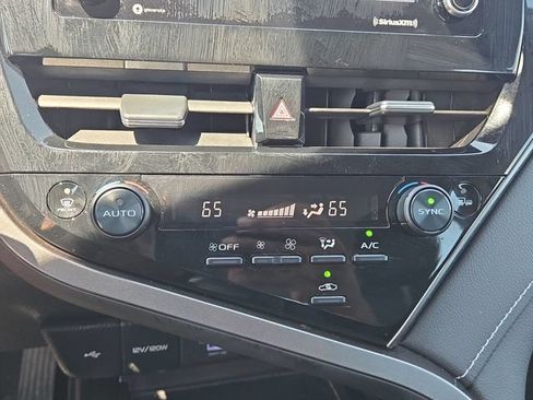 Used 2022 Toyota Camry SE FWD image 18