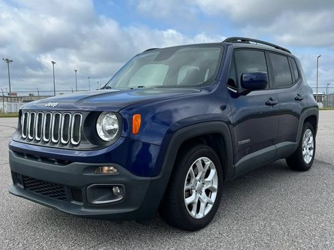 Used 2018 Jeep Renegade Latitude FWD image 3