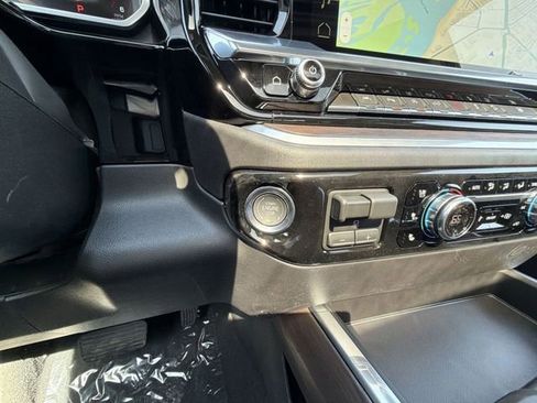 New 2026 GMC Sierra 1500 SLT image 16