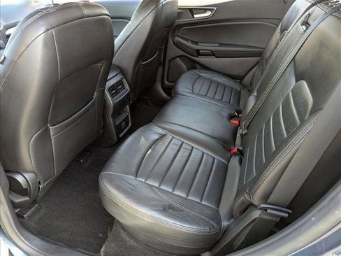 Used 2019 Ford Edge SE image 18