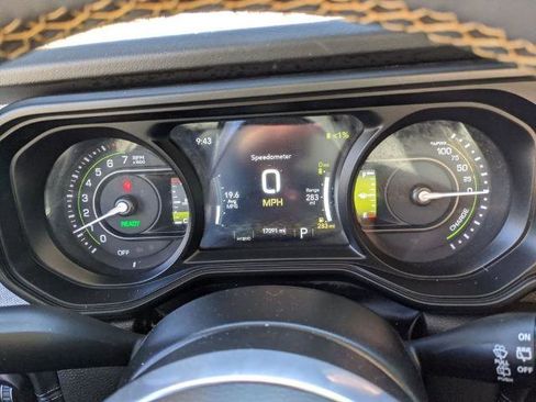 Used 2024 Jeep Wrangler Unlimited Sahara w/ Technology Group image 13