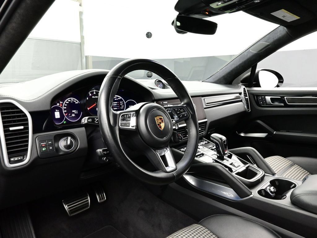 Certified 2022 Porsche Cayenne Turbo AWD/4WD image 4