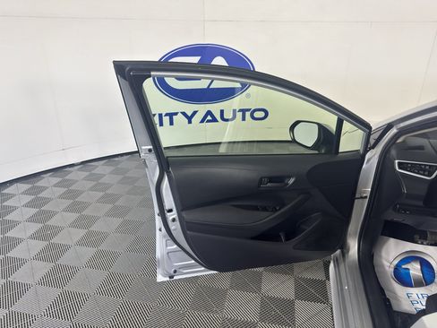 Used 2022 Toyota Corolla LE FWD image 13