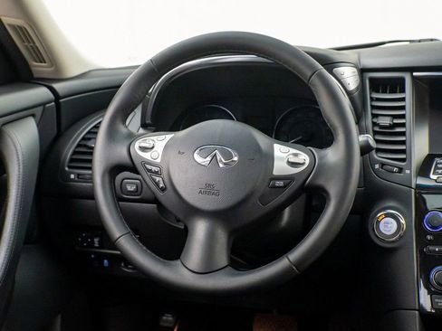 Used 2017 INFINITI QX70 AWD w/ Premium Package image 11