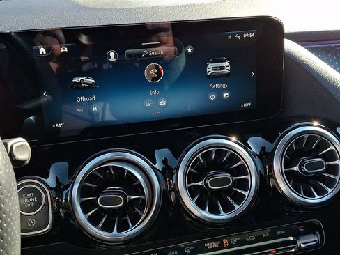 Used 2024 Mercedes-Benz GLA 250 4MATIC image 19