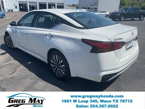 Used 2024 Nissan Altima 2.5 SV FWD image 6