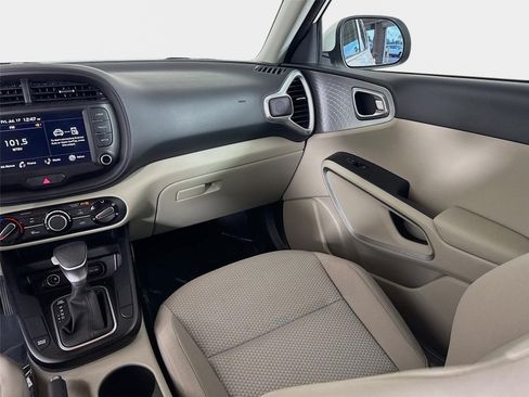 Certified 2025 Kia Soul LX w/ LX Technology Package FWD image 22