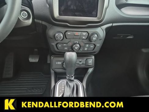Used 2023 Jeep Renegade Latitude AWD/4WD image 11