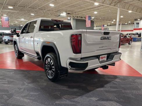 Used 2024 GMC Sierra 3500 Denali Ultimate AWD/4WD image 5