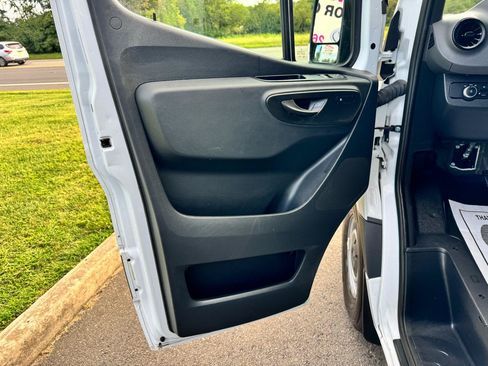 Used 2024 Mercedes-Benz Sprinter 2500 image 11