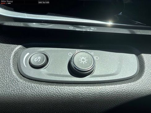 Used 2024 Buick Envista Sport Touring w/ Convenience I Package FWD image 19