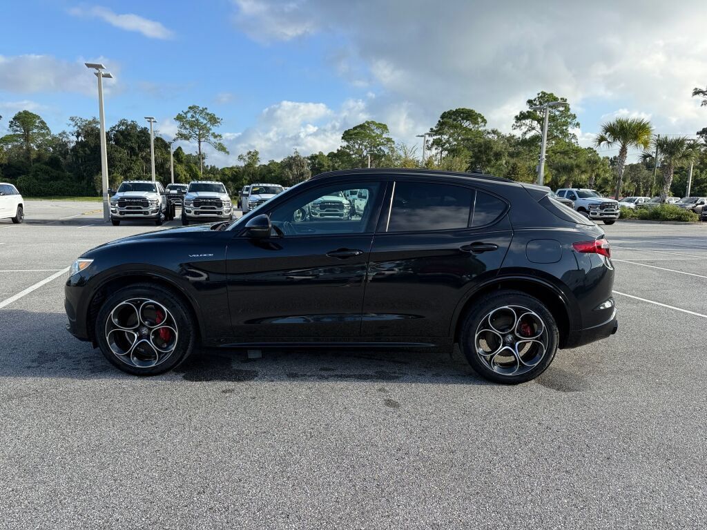 Used 2023 Alfa Romeo Stelvio Veloce AWD/4WD image 6
