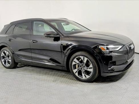 Used 2022 Audi e-tron Premium w/ Convenience Plus Package image 9