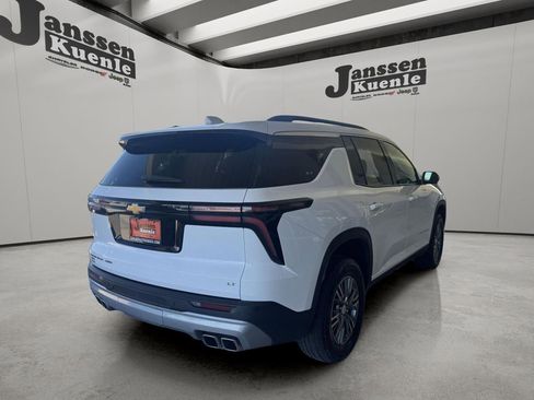 Used 2024 Chevrolet Traverse LT AWD/4WD image 3