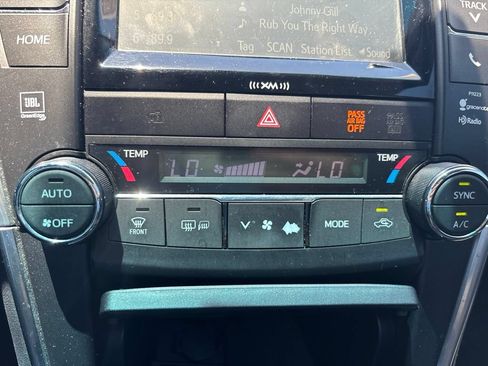 Used 2017 Toyota Camry XSE w/ Moonroof Package FWD image 27