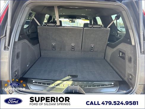 Used 2022 Cadillac Escalade ESV Luxury w/ LPO, Illumination Package image 8