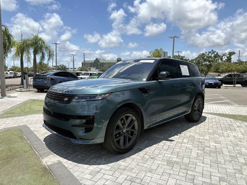 Used 2024 Land Rover Range Rover Sport Dynamic SE AWD/4WD image 2