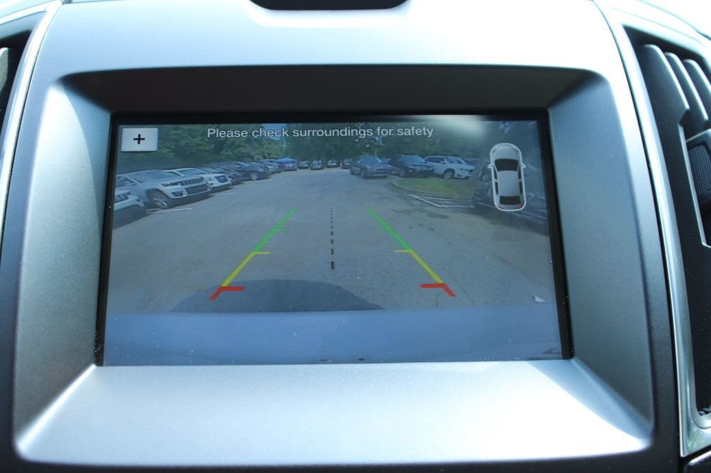 Used 2018 Ford Edge Titanium w/ Technology Package FWD image 18