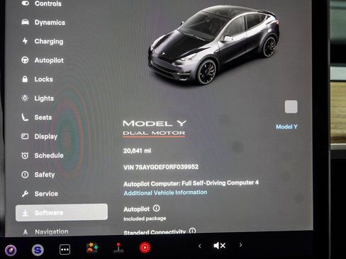 Used 2024 Tesla Model Y Performance image 27
