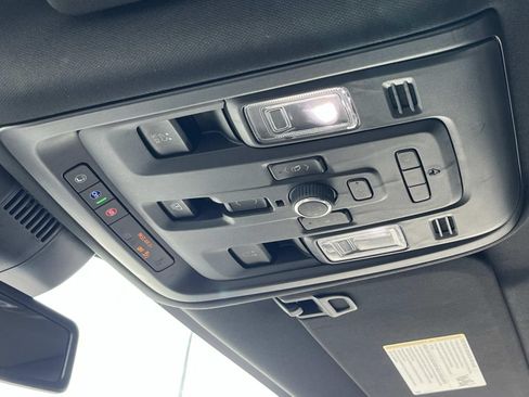 Used 2024 GMC Yukon XL Denali AWD/4WD image 37