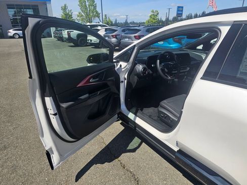 New 2025 Chevrolet Equinox EV RS image 16