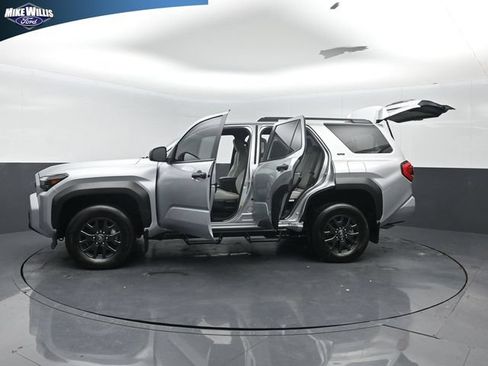 Used 2025 Toyota 4Runner SR5 AWD/4WD image 28