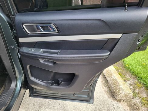 Used 2016 Ford Explorer XLT w/ Equipment Group 201A FWD image 27