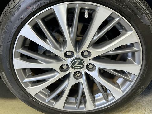 Used 2019 Lexus ES 300h w/ Premium Package image 31