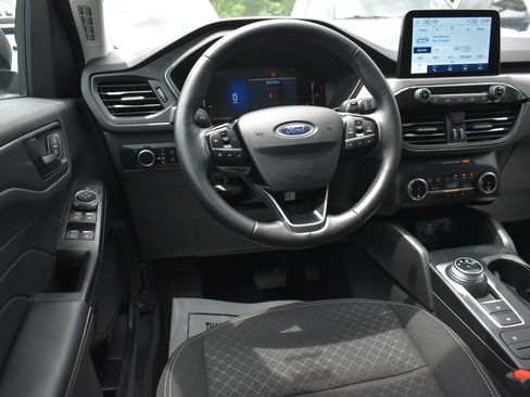 Used 2025 Ford Escape Active AWD/4WD image 16