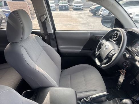 Used 2019 Toyota Tacoma SR image 11