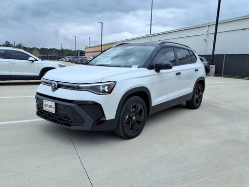 New 2026 Volkswagen Taos SE FWD image 2