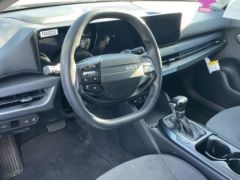 Certified 2025 Kia K4 image 6