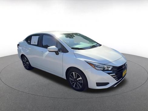 Used 2025 Nissan Versa SV FWD image 2
