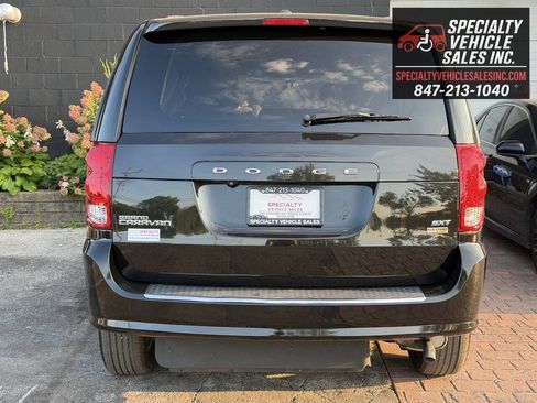Used 2018 Dodge Grand Caravan SXT FWD image 11