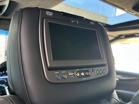 Used 2018 Cadillac Escalade Platinum AWD/4WD image 17