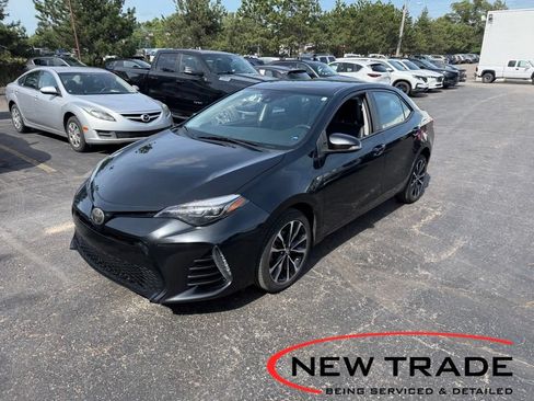 Used 2018 Toyota Corolla SE w/ Carpet Mat Package (TMS) FWD image 1