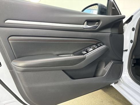 Used 2023 Nissan Altima 2.5 SR w/ SR Premium Package AWD/4WD image 21