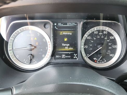 Used 2018 Nissan Titan SL w/ Chrome Package AWD/4WD image 7