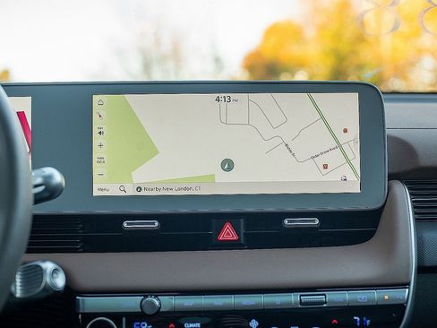 Used 2024 Hyundai Ioniq 5 Limited image 18