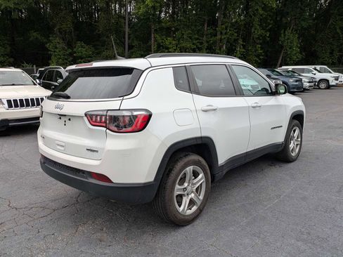 Used 2024 Jeep Compass Latitude AWD/4WD image 4