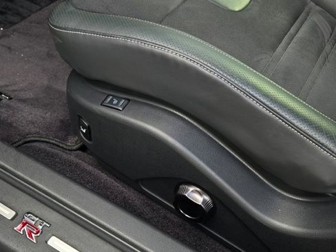 Used 2020 Nissan GT-R Premium image 20