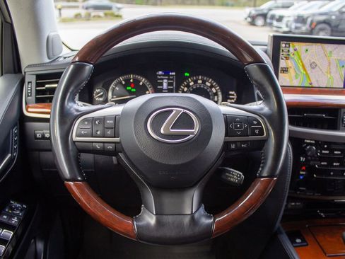 Used 2021 Lexus LX 570 4WD w/ Luxury Package image 14