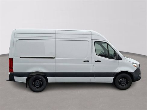 Used 2025 Mercedes-Benz Sprinter 2500 image 4