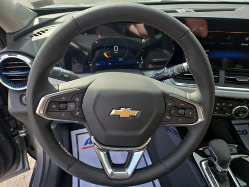 New 2026 Chevrolet Trax LT w/ LT Convenience Package FWD image 18